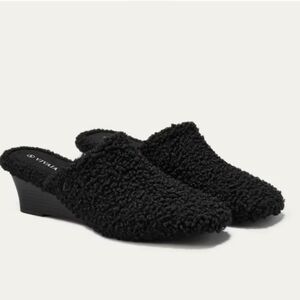 VIVAIA Black Textured Mules
